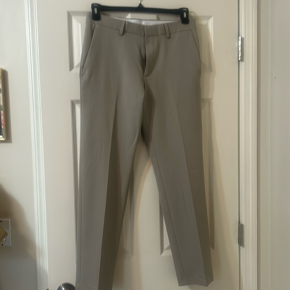 Men’s Kenneth Cole size 3230 dress khaki pants only worn once, just like new